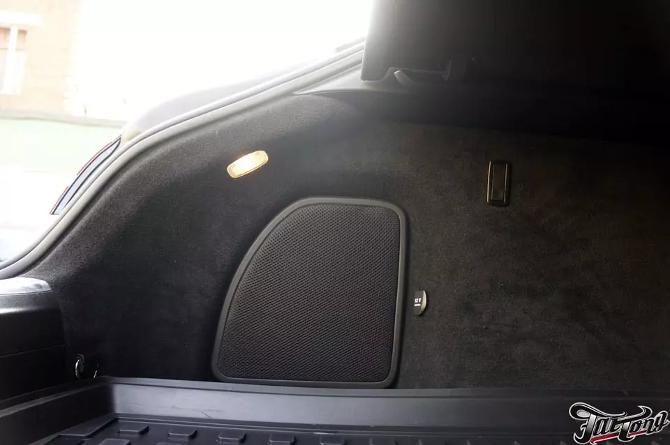 Mercedes GLE coupe. Полная замена акустической системы с изготовлением скрытого короба стелс под сабвуфер.